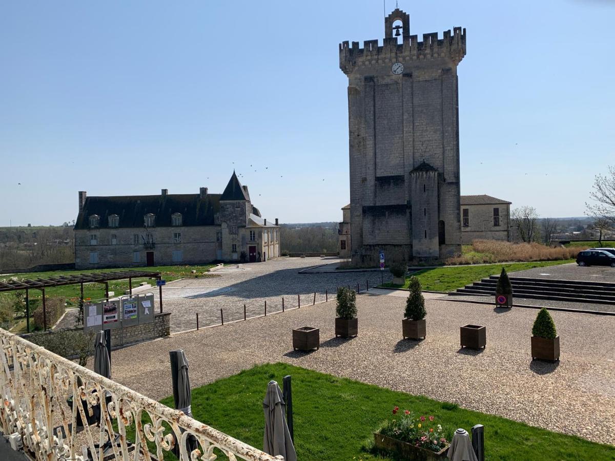 Appartement Face Au Donjon Pons Luaran gambar
