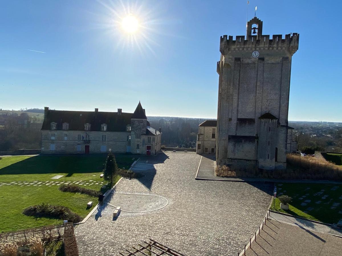 Appartement Face Au Donjon Pons Luaran gambar