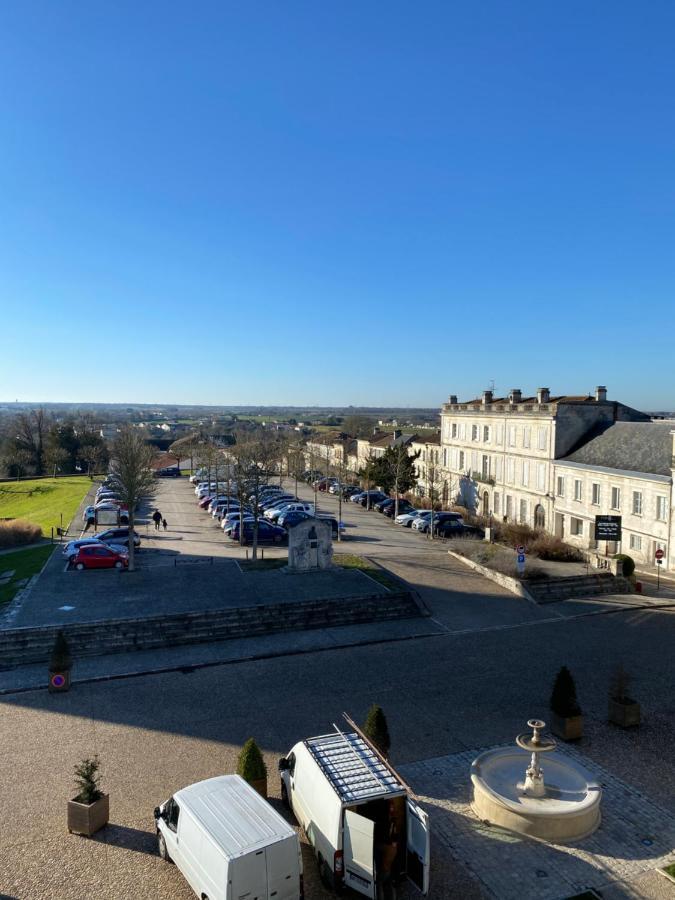 Appartement Face Au Donjon Pons Luaran gambar